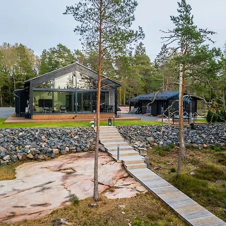Ylellinen Meren Rannalla Raaseporissa *